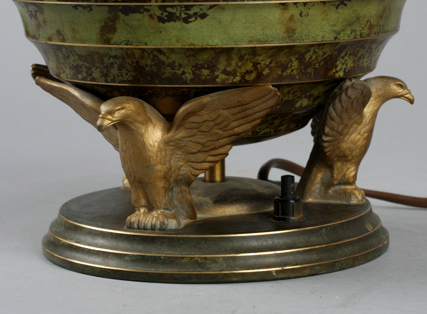 Art Déco Table Lamp in Patinated Bronze Eagles Holding a Globe, France, 1940